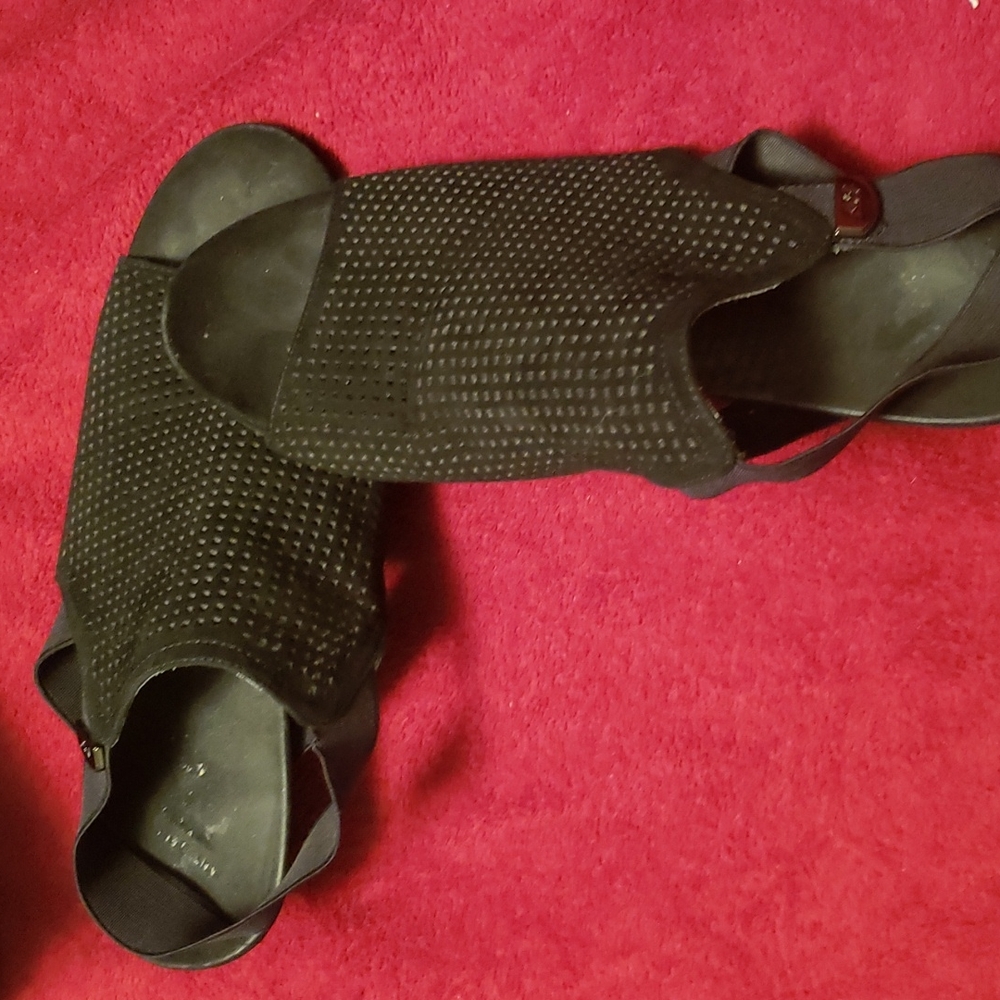 Anne Klein size 8 Black Wedges